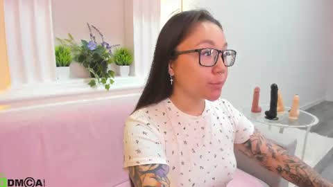 Snapshot of vivien_montclair chatting on June 11, 2026, 12:08 am Vivien online show from June 11, 2026, 12:08 am