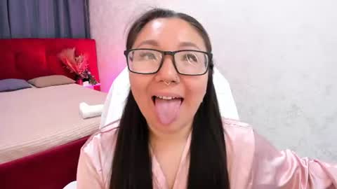 Snapshot of vivien_montclair chatting on June 25, 2026, 1:05 am Vivien online show from June 25, 2026, 1:05 am