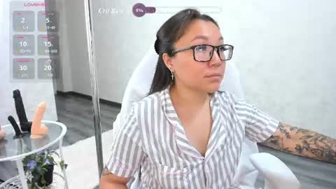 Snapshot of vivien_montclair chatting on July 2, 2026, 12:21 am Vivien online show from July 2, 2026, 12:21 am