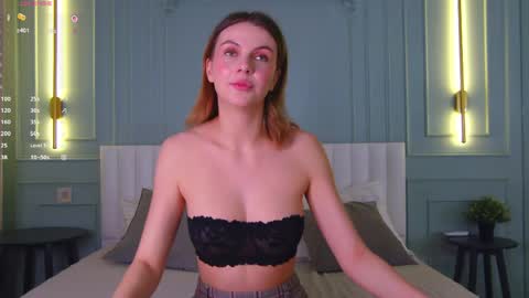 Snapshot of vivien_ronal chatting on May 16, 2026, 7:45 pm Sophia online show from May 16, 2026, 7:45 pm