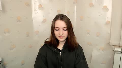 vivienalles_ online show from December 5, 2024, 2:22 pm