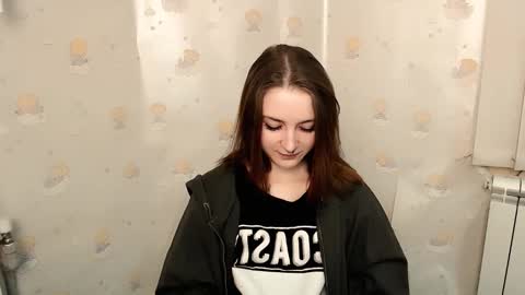 vivienalles_ online show from December 5, 2024, 5:28 pm