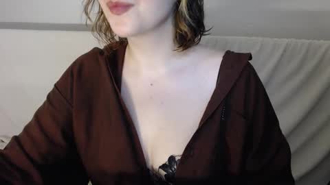 Snapshot of vivienduran chatting on September 20, 2025, 1:06 am Viya online show from September 20, 2025, 1:06 am