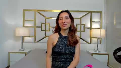 Snapshot of vivieneluxe chatting on July 9, 2026, 3:43 am Viviene online show from July 9, 2026, 3:43 am