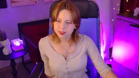Snapshot of viviennehebert chatting on July 9, 2026, 12:42 pm Vivienne online show from July 9, 2026, 12:42 pm