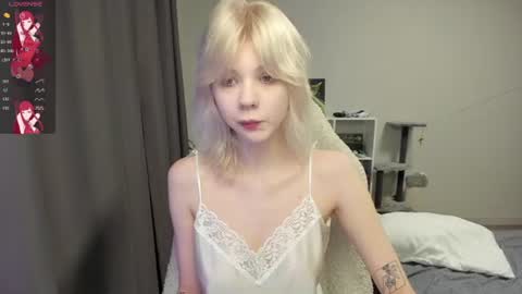 Snapshot of vivy_ chatting on August 3, 2026, 8:12 pm chatur babes online show from August 3, 2026, 8:12 pm