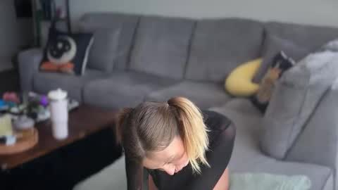 Snapshot of vixenliz chatting on April 27, 2026, 3:54 pm Liz online show from April 27, 2026, 3:54 pm