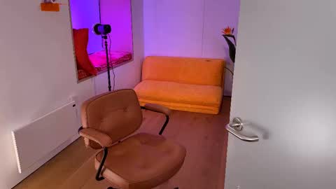 Polly  Online mostly at 9pm-2am UK Time online show from February 20, 2025, 9:42 pm