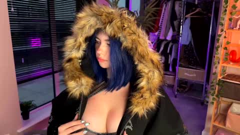 Polly  Online mostly at 9pm-2am UK Time online show from October 19, 2025, 4:18 pm