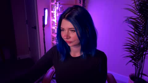 Polly  Online mostly at 9pm-2am UK Time online show from December 4, 2025, 6:27 pm