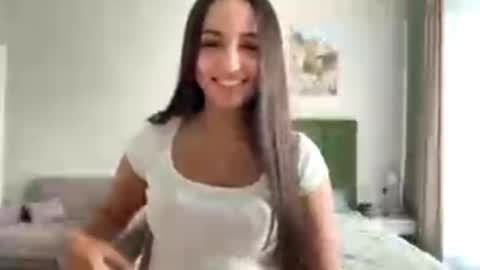 Snapshot of vixy_luna chatting on April 27, 2026, 2:04 pm Miss Mia online show from April 27, 2026, 2:04 pm