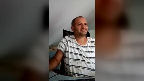 Snapshot of vladuhuh chatting on August 1, 2026, 10:14 am vladuhuh online show from August 1, 2026, 10:14 am