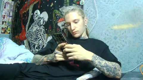 Elf online show from November 7, 2025, 6:52 pm