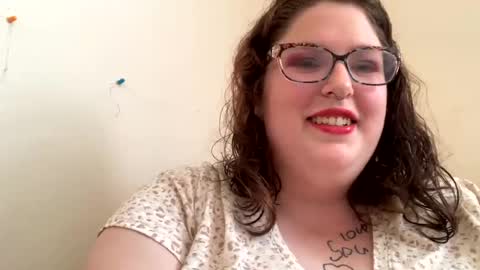 Snapshot of vovianxoxo chatting on June 19, 2026, 9:51 pm Vivian online show from June 19, 2026, 9:51 pm