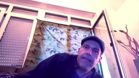 voyeuredeluxe online show from March 10, 2026, 5:34 am