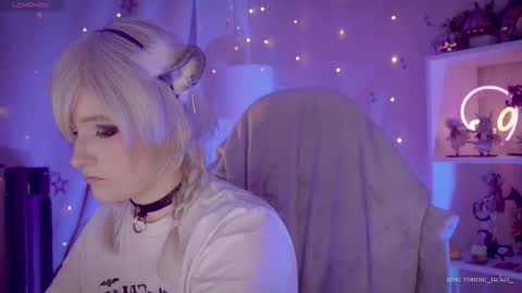 vronnier online show from October 19, 2025, 7:36 pm