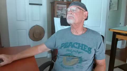 Snapshot of vueuorme chatting on June 14, 2026, 2:52 pm Vueuorme online show from June 14, 2026, 2:52 pm