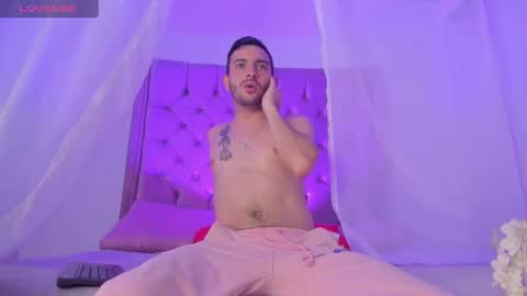 Snapshot of vynny_blacke_ chatting on September 22, 2025, 9:17 pm Vynny Blacke online show from September 22, 2025, 9:17 pm