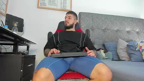 vyxen_ online show from March 19, 2026, 8:24 pm