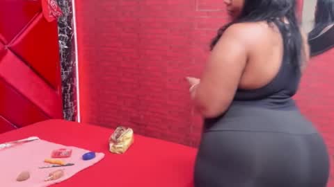 waleska   online show from November 20, 2025, 11:54 am