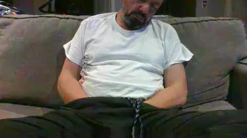 walker033 online show from December 7, 2024, 7:05 am