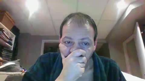 walker033 online show from February 3, 2025, 4:25 am