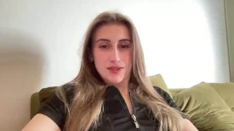 walkiria19 online show from June 14, 2026, 12:18 pm