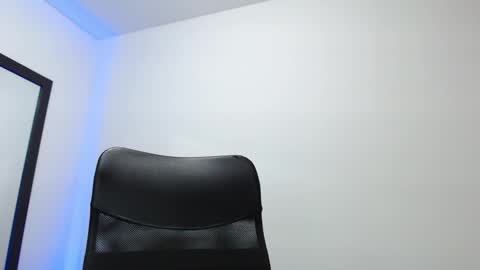 Snapshot of walter_brownn01 chatting on January 21, 2025, 2:22 am WALTER BROWN  online show from January 21, 2025, 2:22 am