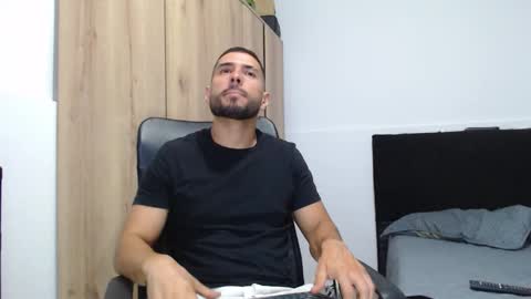 WALTER BROWN  online show from November 18, 2025, 4:22 pm