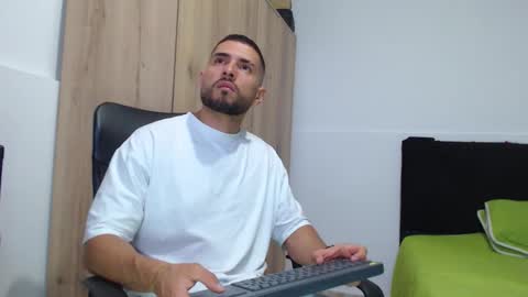 WALTER BROWN  online show from November 30, 2025, 5:06 pm