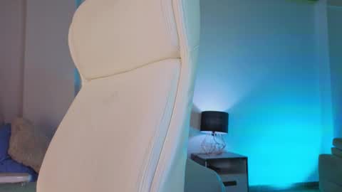 walton_abieca_ online show from October 5, 2025, 5:06 am