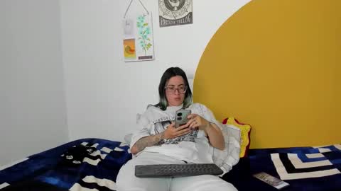 Waningrose  Lu online show from November 10, 2025, 6:40 pm