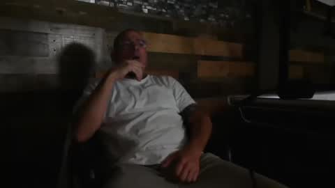 wantmymantofukme online show from October 15, 2025, 8:58 am