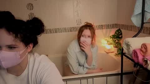 Snapshot of warm_whispers chatting on January 14, 2026, 8:53 am lira and flo online show from January 14, 2026, 8:53 am