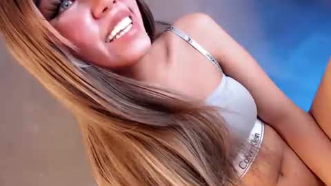 Snapshot of water_lily28 chatting on September 19, 2025, 5:53 am Isla Fox online show from September 19, 2025, 5:53 am