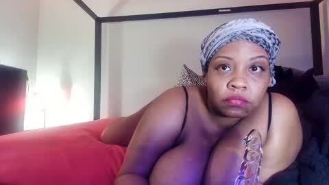 Snapshot of waterfalls69 chatting on February 9, 2025, 8:11 am LAUREN LUSH online show from February 9, 2025, 8:11 am