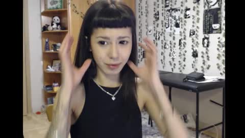 Mina online show from November 3, 2025, 7:37 pm