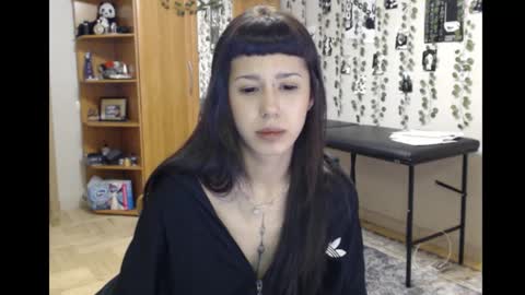 Mina online show from November 6, 2025, 8:32 pm