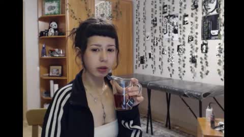 Mina online show from November 10, 2025, 7:13 pm