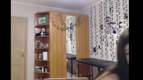 Mina online show from November 19, 2025, 9:48 pm