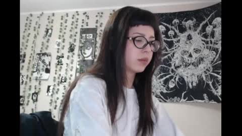 Mina online show from April 10, 2026, 4:12 pm