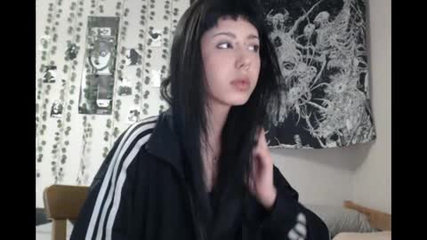 Mina online show from April 14, 2026, 9:43 pm