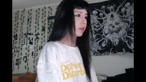 Snapshot of wavy_nights chatting on April 24, 2026, 1:35 pm Mina online show from April 24, 2026, 1:35 pm