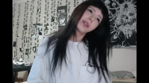 Snapshot of wavy_nights chatting on April 26, 2026, 3:21 pm Mina online show from April 26, 2026, 3:21 pm