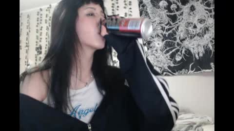 Snapshot of wavy_nights chatting on April 30, 2026, 2:01 pm Mina online show from April 30, 2026, 2:01 pm