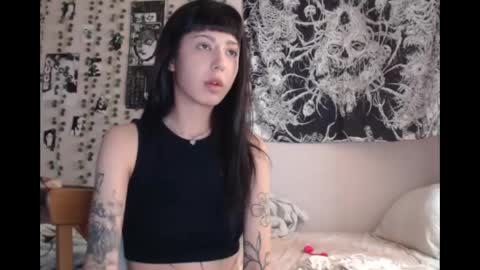 Snapshot of wavy_nights chatting on May 2, 2026, 2:22 pm Mina online show from May 2, 2026, 2:22 pm