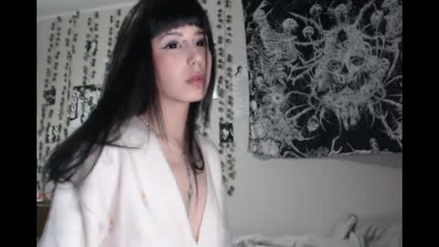 Snapshot of wavy_nights chatting on May 11, 2026, 8:28 pm Mina online show from May 11, 2026, 8:28 pm