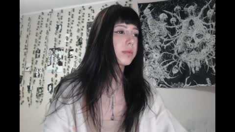 Snapshot of wavy_nights chatting on May 13, 2026, 3:42 pm Mina online show from May 13, 2026, 3:42 pm