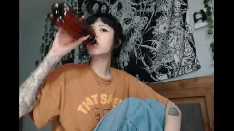 Snapshot of wavy_nights chatting on June 1, 2026, 6:42 pm Mina online show from June 1, 2026, 6:42 pm
