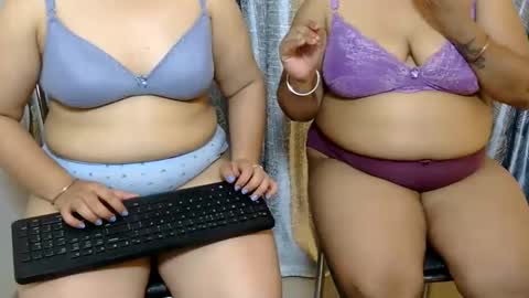 Snapshot of we_are_indian chatting on June 8, 2026, 12:27 pm khushiwife kabirhubby kavyasexy gf online show from June 8, 2026, 12:27 pm